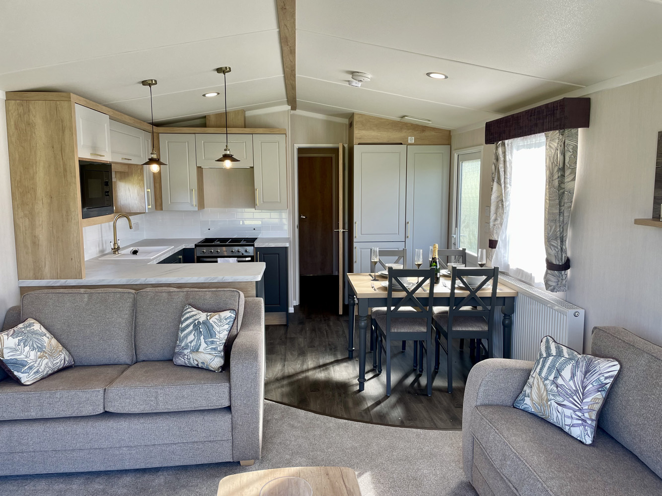 swift-bordeaux-luxury-lodge-group